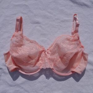 Gorgeous vintage Vanity Fair peachy‎ lace bra